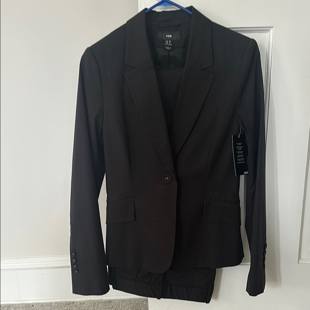 H&M Black womens size 8 suit w tags!